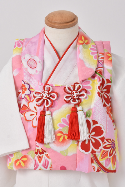 一歳女児被布【白い着物にピンクの被布】