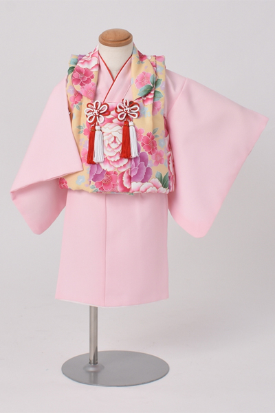 一歳女児被布【薄ピンクの着物に黄色地の被布】