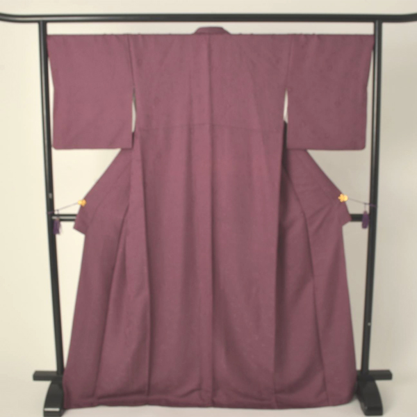 色無地（質感の上質な古代紫地）[一つ紋]