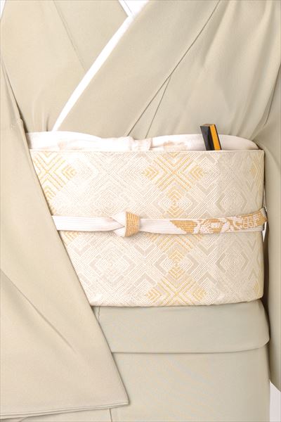 色留袖(浅緑色に笠松文)