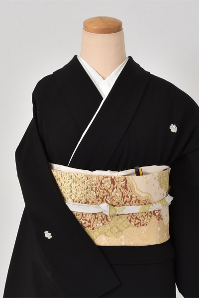 黒留袖(短冊型に金と花)