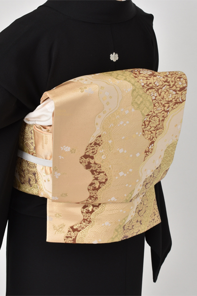 黒留袖(短冊型に金と花)