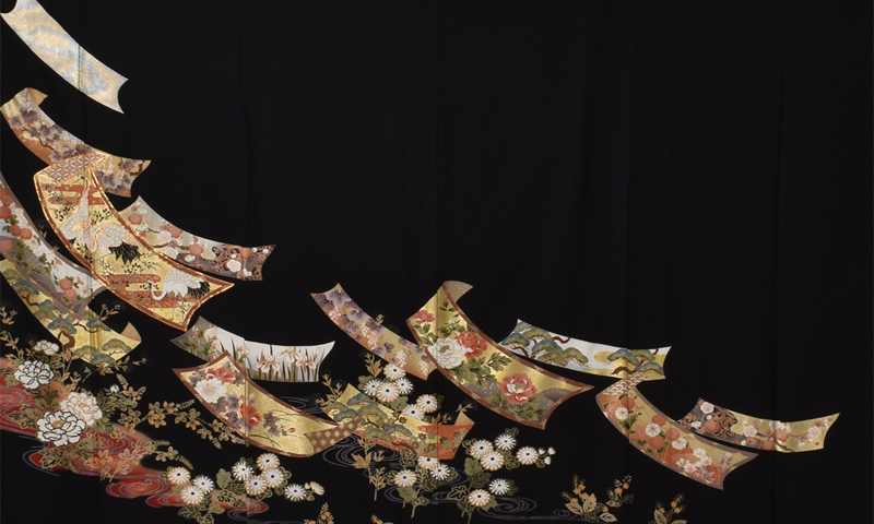 黒留袖(短冊型に金と花)