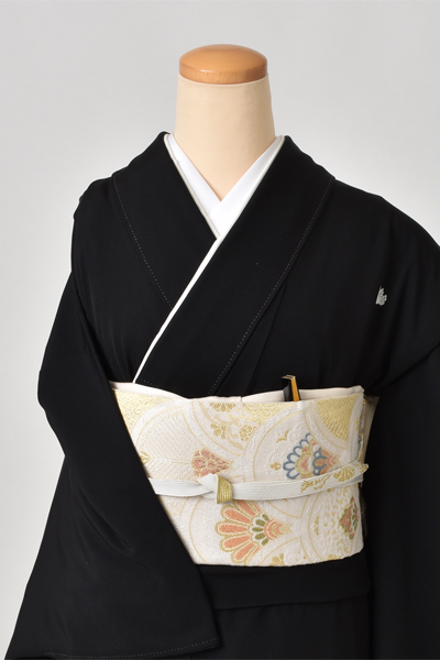 黒留袖(鏡紋に鶴)