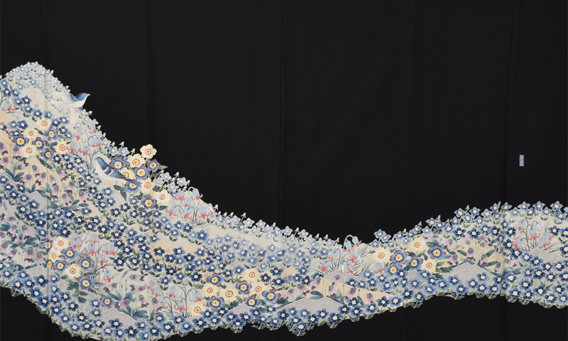 黒留袖(四季草花に青い鳥)