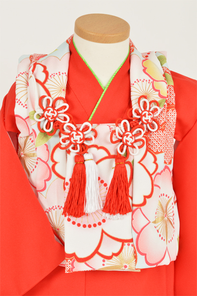 一歳女児被布【赤地の着物に桜模様の被布】