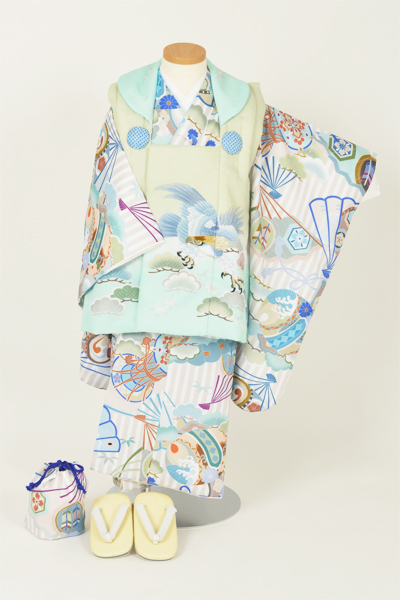 三歳男児被布【打ち出の小槌・檜扇の着物に浅緑の被布】