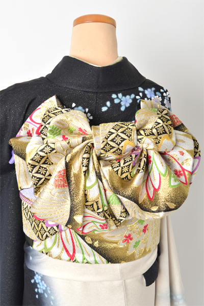 振袖（黒地・花びら）