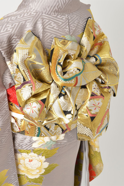 振袖(グレー地・大輪の牡丹）