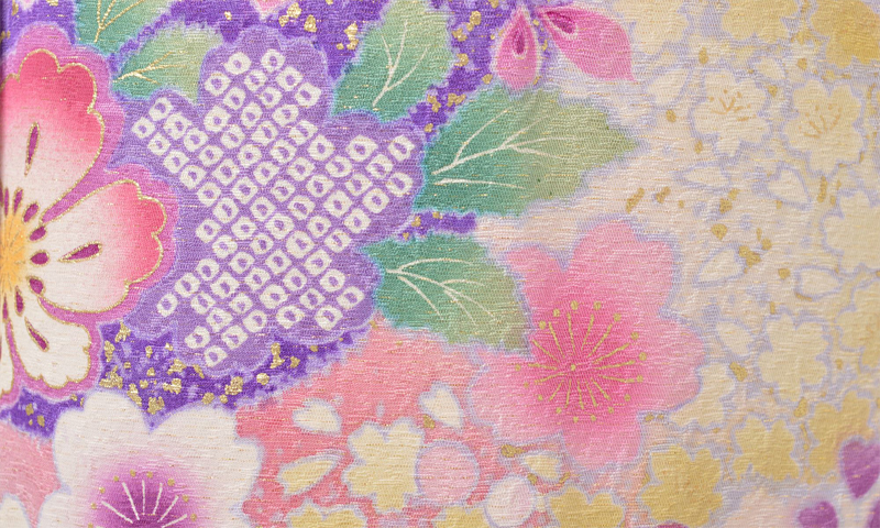 振袖［クリーム地に大小の花］