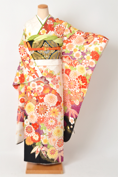 振袖[白地/松竹梅に色鮮やかな四季花]