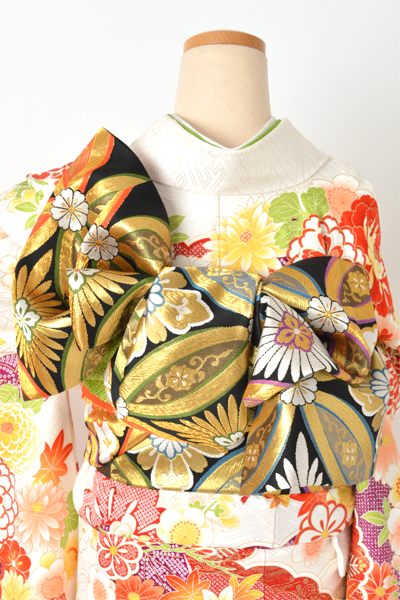 振袖[白地/松竹梅に色鮮やかな四季花]