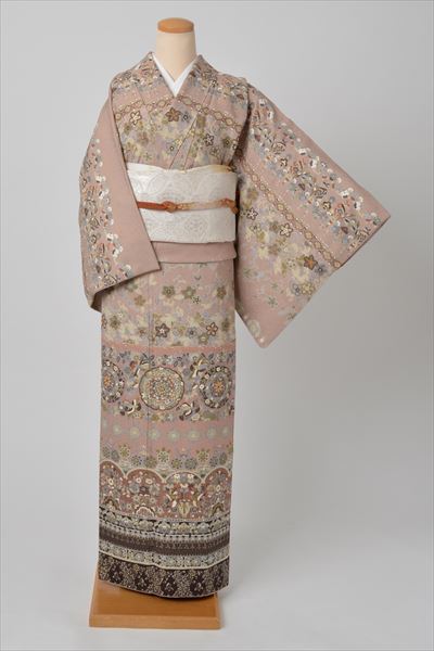 訪問着(うす柿色・ペルシャ風)