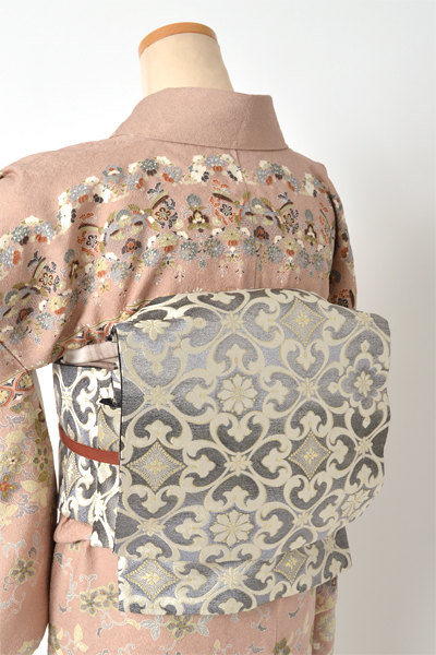 訪問着(うす柿色・ペルシャ風)