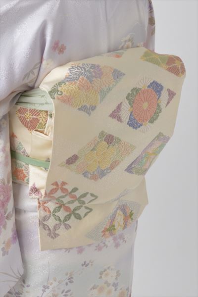 訪問着(うす紫・四季の草花)