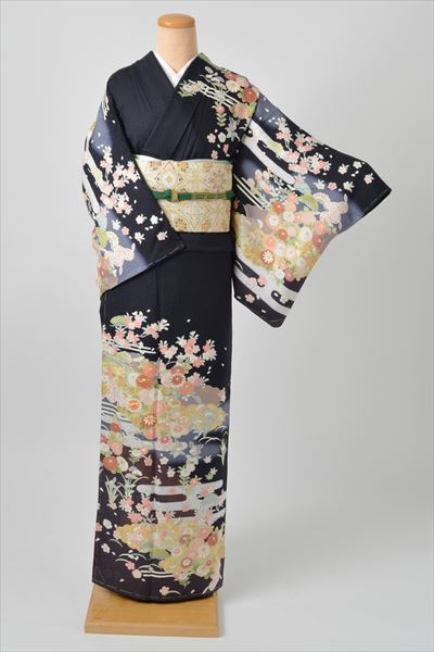 訪問着（黒地・金箔）