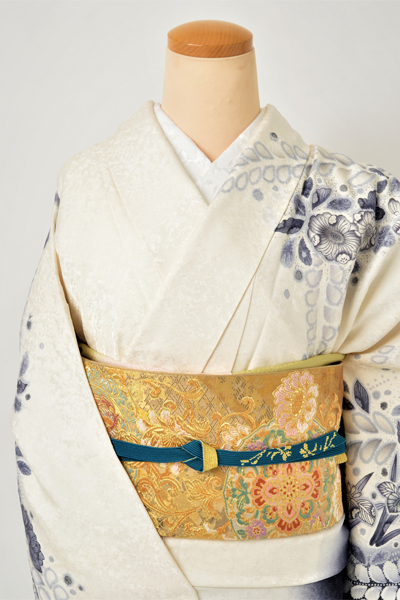 訪問着［白地に銀糸・辻が花風］