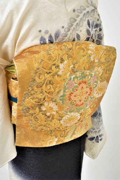 訪問着［白地に銀糸・辻が花風］