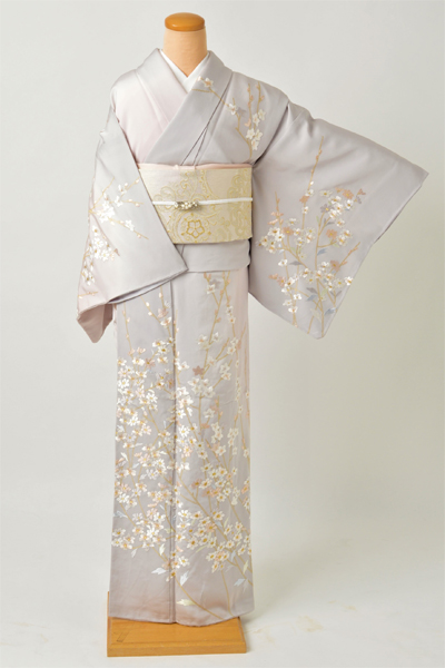 訪問着［スカイグレーと桜色に刺繍の花］