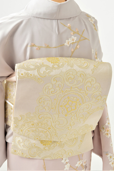 訪問着［スカイグレーと桜色に刺繍の花］