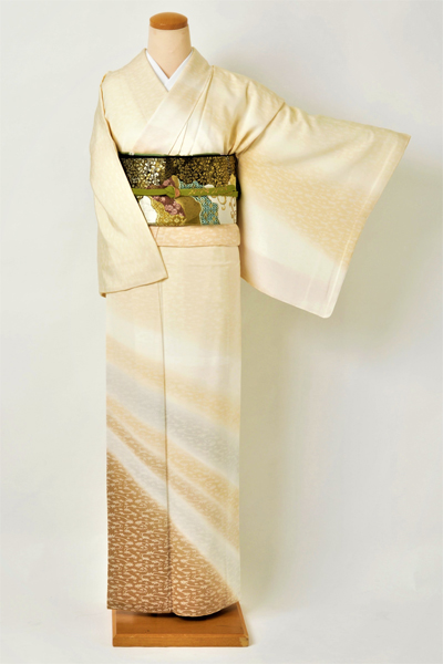 訪問着［淡い茶系に斜めの色分け］