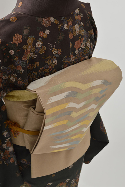 訪問着〔憲法色に刺繍で華紋の総柄〕