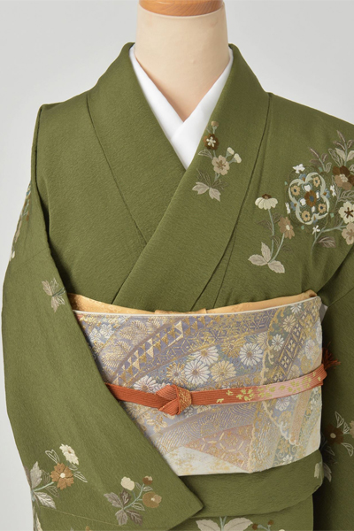 訪問着〔深緑に小花の刺繍〕