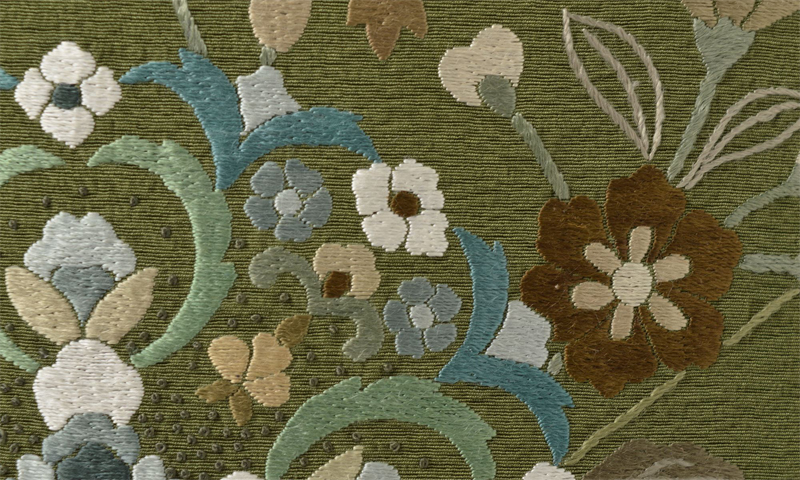 訪問着〔深緑に小花の刺繍〕