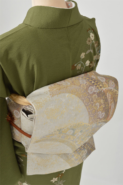 訪問着〔深緑に小花の刺繍〕