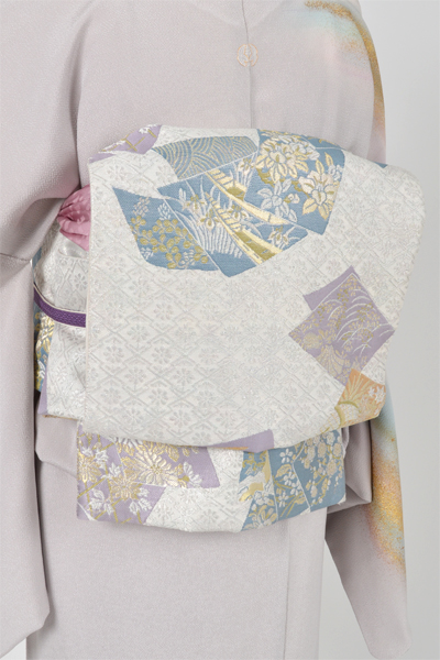 訪問着[薄グレー地に霧紋×陰抱沢瀉紋]