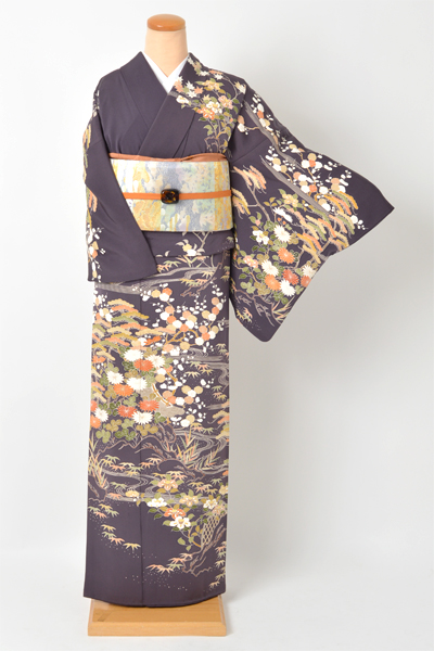 訪問着[濃鼠色/松竹梅に四季花.]