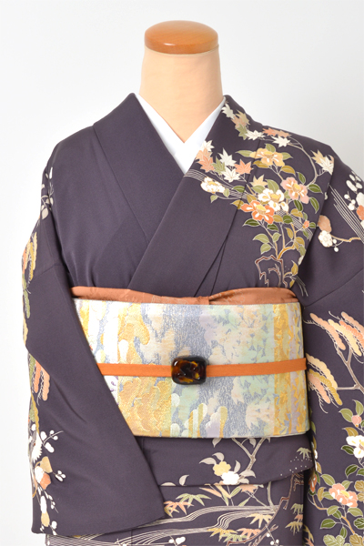 訪問着[濃鼠色/松竹梅に四季花.]