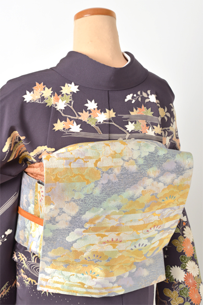 訪問着[濃鼠色/松竹梅に四季花.]