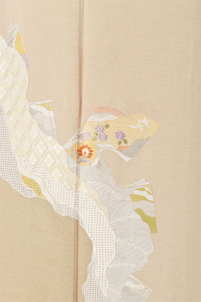 訪問着[ベージュ色・道長取り刺繍]