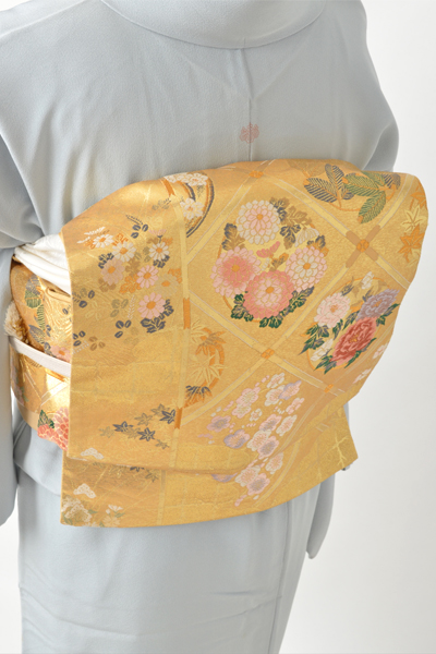 色留袖[淡い水色に加賀風の風景画の色留袖/Ｓサイズ]