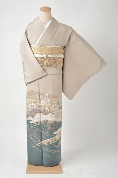 色留袖［生壁色・裾に花浅葱色］