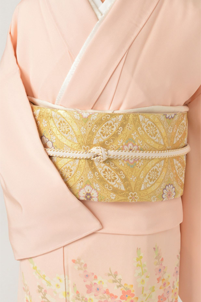 色留袖［サーモンピンクに花模様］