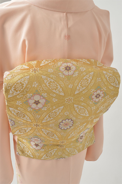 色留袖［サーモンピンクに花模様］