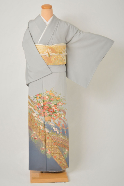 色留袖［パールグレーにオレンジの花模様］