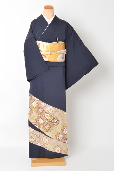 色留袖［タンクブルーに七宝模様］