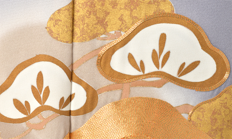 色留袖［藤鼠色/松]