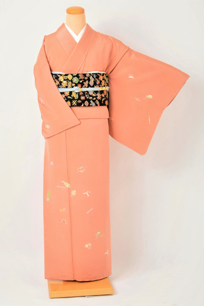 小紋［柑子色に小さな楽器や小槌］