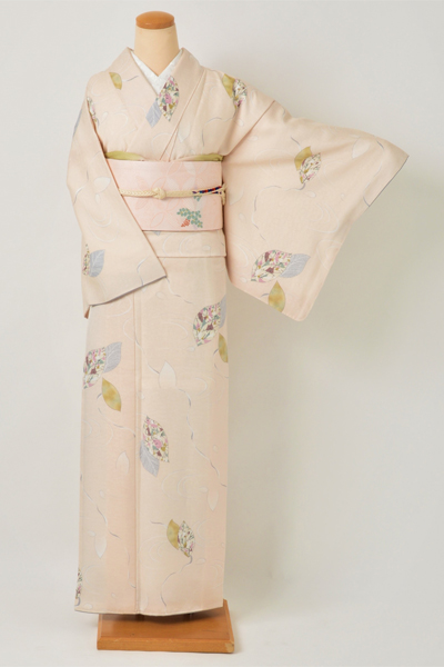 小紋［薄橙色に葉模様］