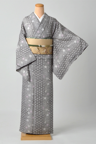 小紋[白地に麻の葉と花びら]