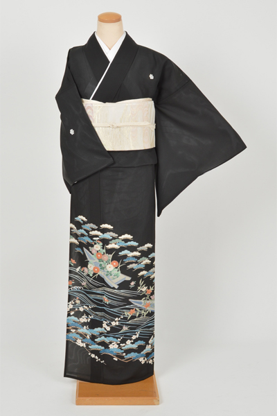 絽黒留袖[松や桔梗・梅と橘]