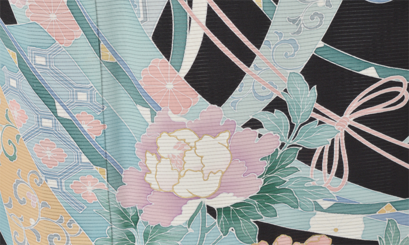 絽黒留袖[ブルーと白と赤の濃淡菊・橘]