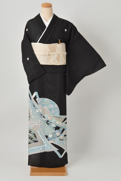 絽黒留袖[扇に古典柄]