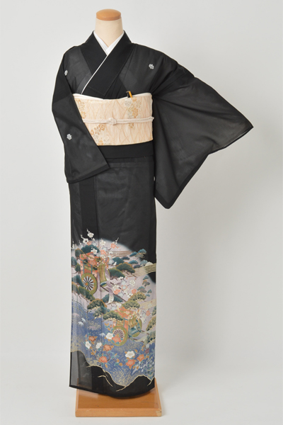 絽黒留袖 [御所車と松]