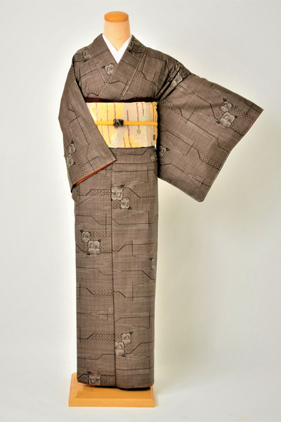 紬［泥染めの大島紬］