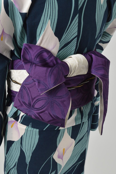 浴衣（紺地にカラー（花））